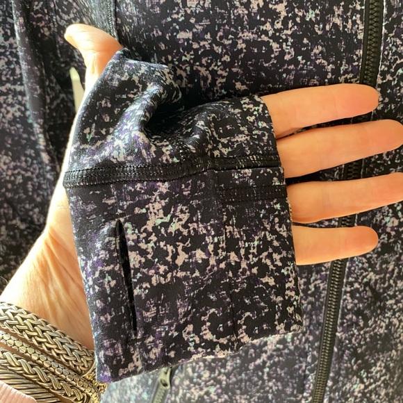 Lululemon Forme II jacket. Size 8. Color Rocky Road Sand Dune Toothpaste - Picture 7 of 9